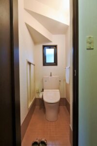 トイレ本体が古くなったので入れ替えることに。